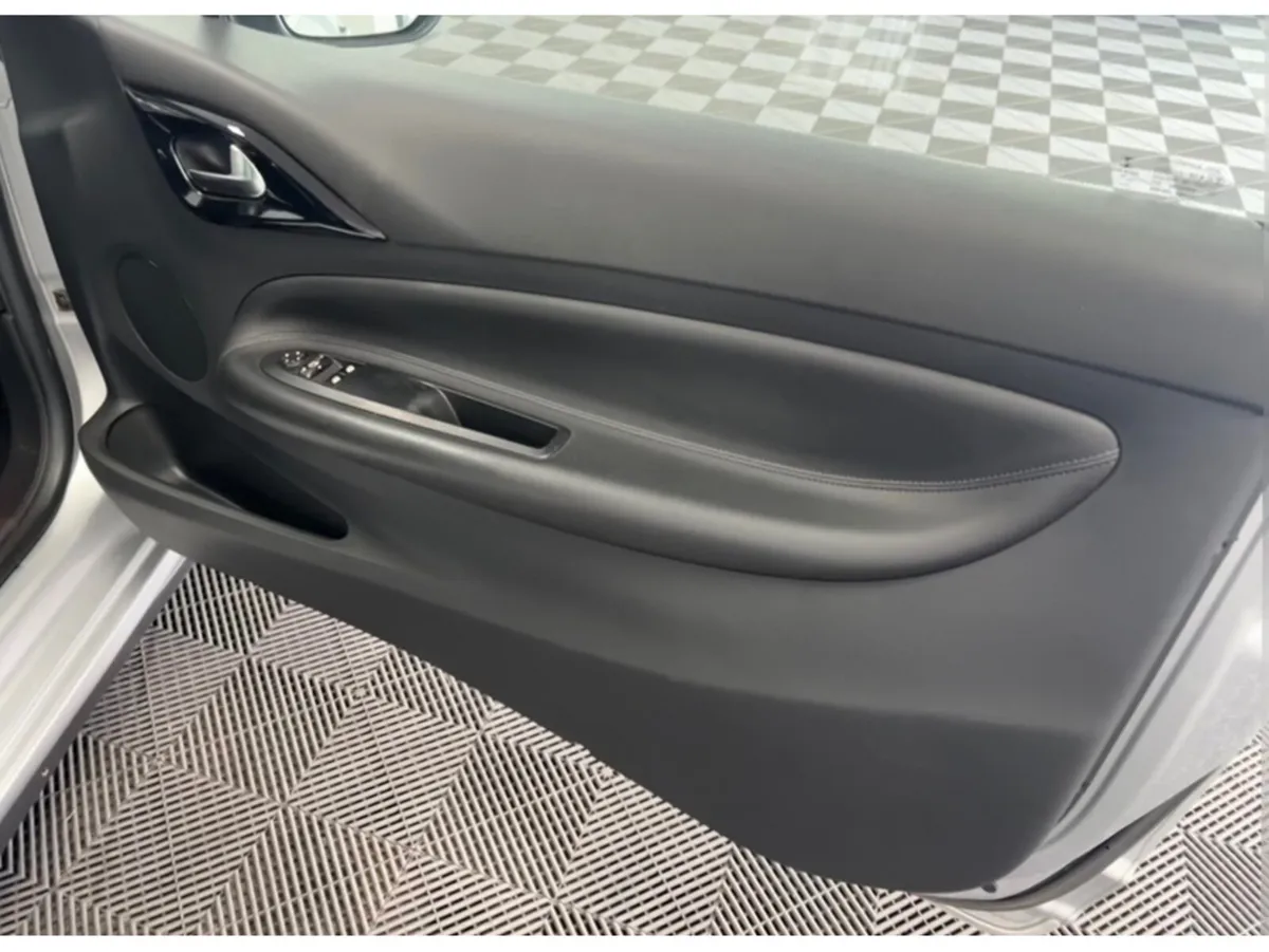 Nissan Note 1.2 SV SPORT E6 4DR - Image 3