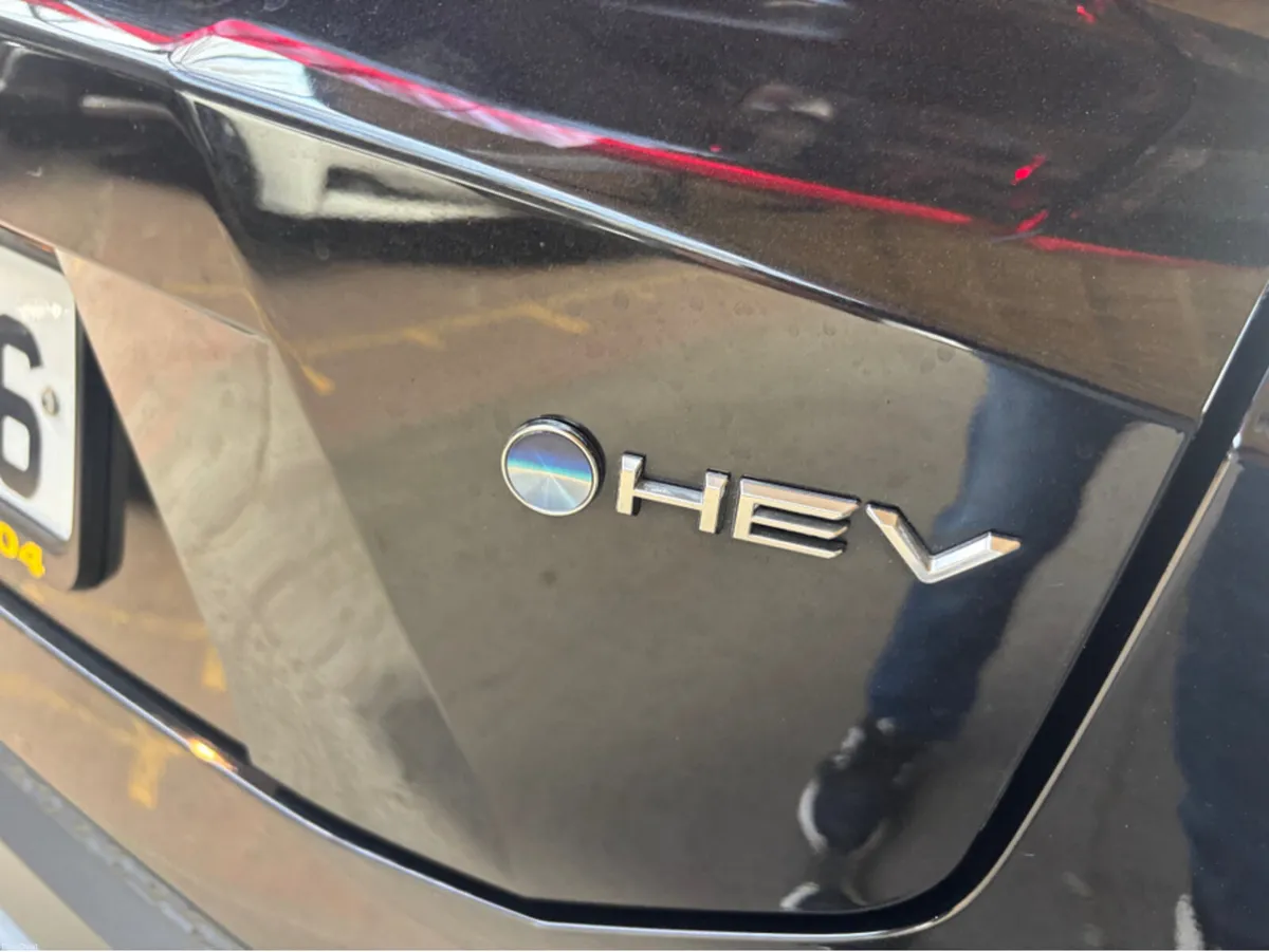 Toyota C-HR HYBRID LUNA 4DR AUTO New Model - Image 4