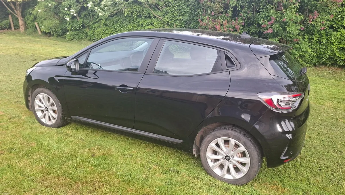 Renault Clio hybrid - Image 3