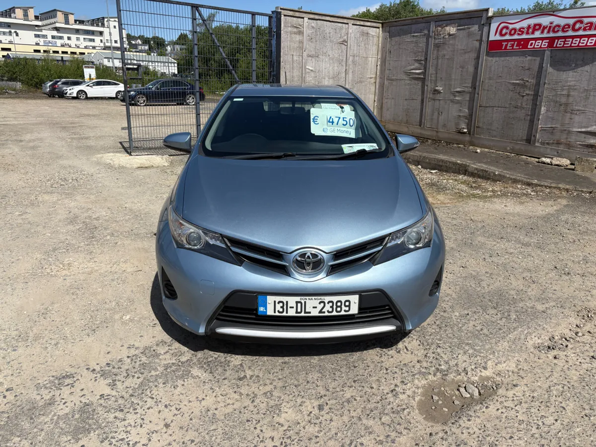 Toyota Auris 2013 - Image 2