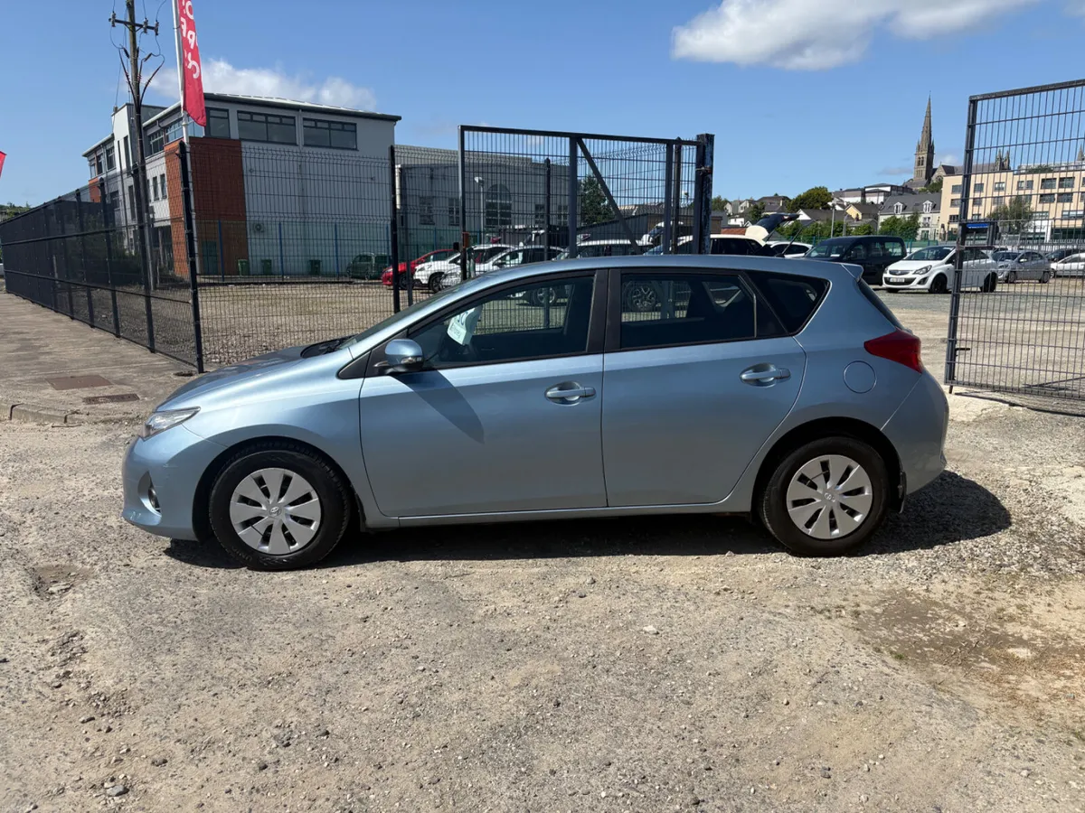 Toyota Auris 2013 - Image 4