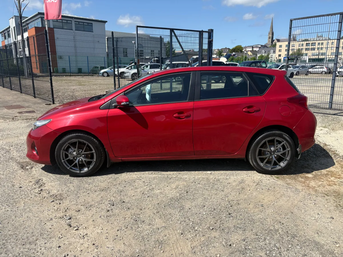 Toyota Auris 2013 - Image 4
