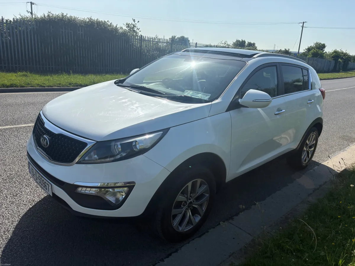 Sportage tax, tested, sunroof, low km - Image 3