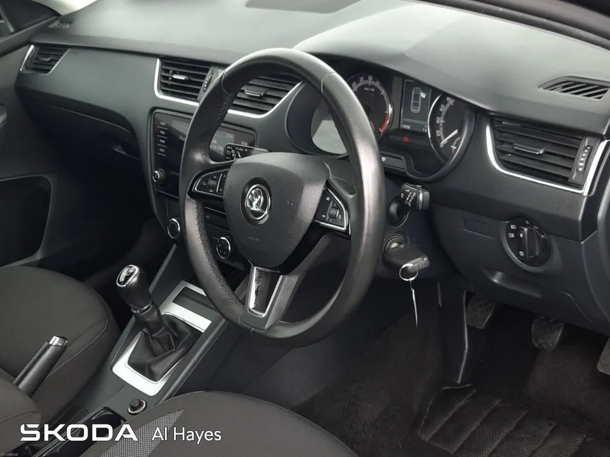 Skoda Octavia **1 OWNER** LED DAYLIGHTS** AMBITION - Image 5