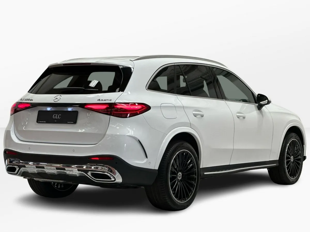Mercedes-Benz GLC GLC300 DE 4Matic AMG Line + PHEV - Image 3