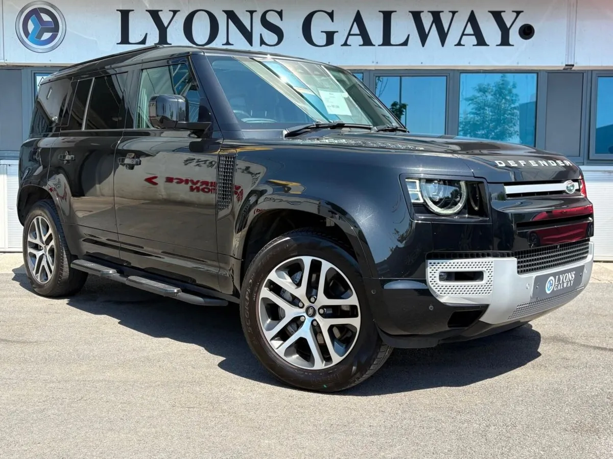 Land Rover Defender 110 XS / Glass Roof / Plug in - Image 4