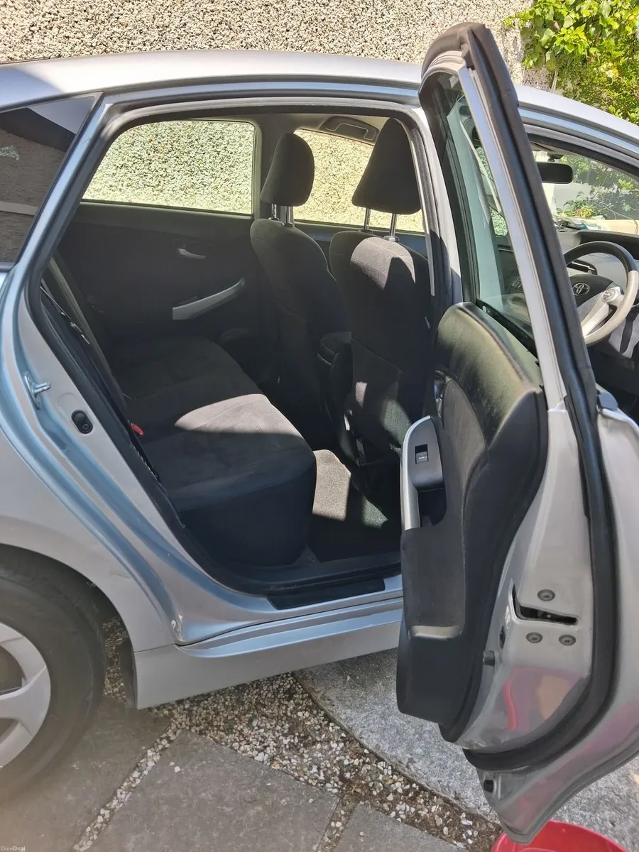Toyota Prius 2016 - Image 2