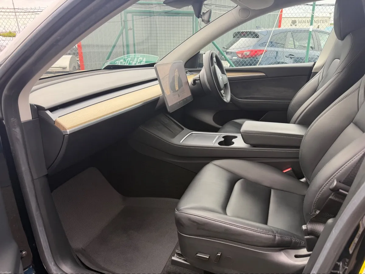 Tesla Model Y  long range dual motor - Image 2