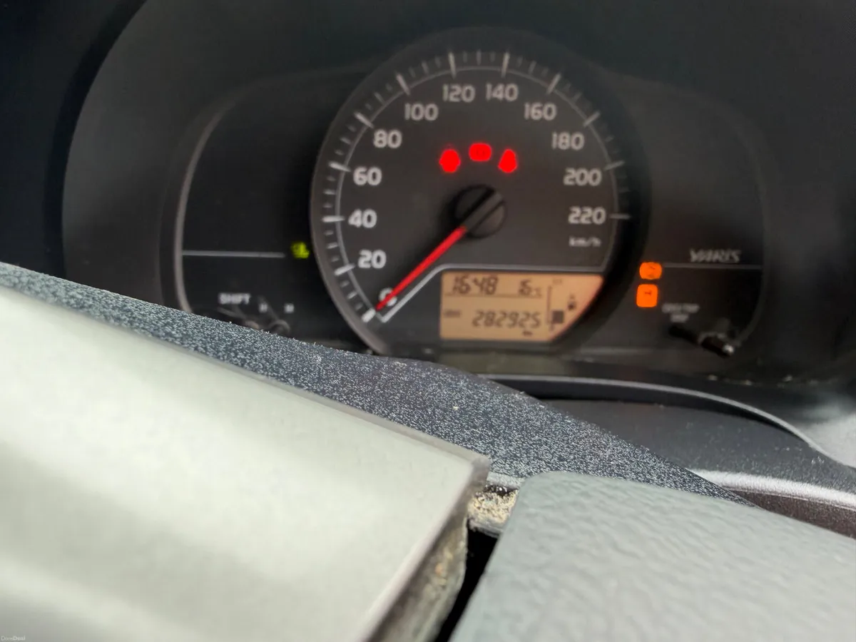 Toyota Yaris 2013 d4d - Image 4