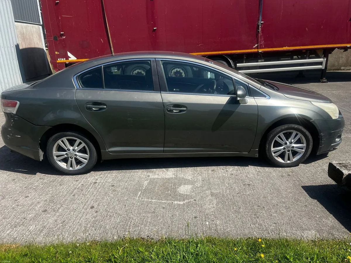 Toyota Avensis 2009 diesel - Image 3