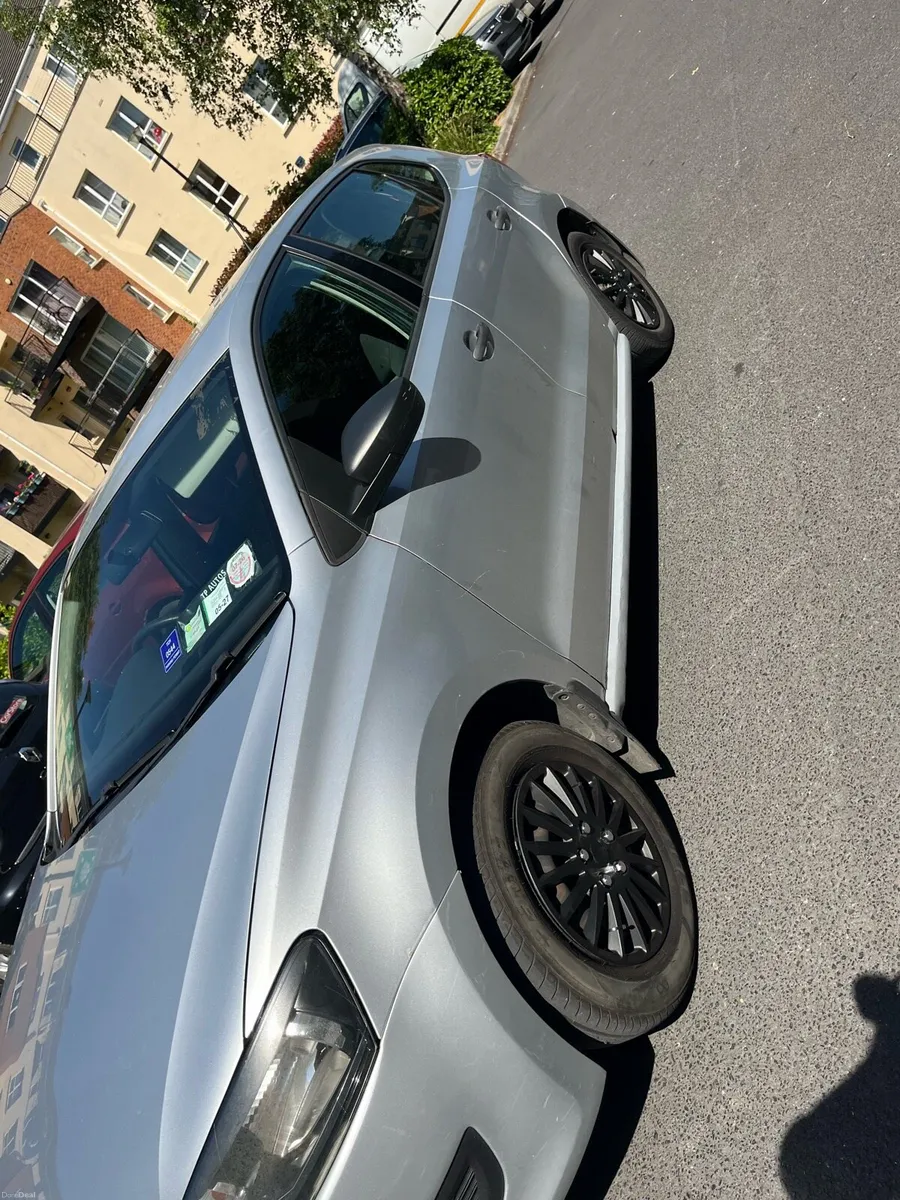 Volkswagen polo - Image 4