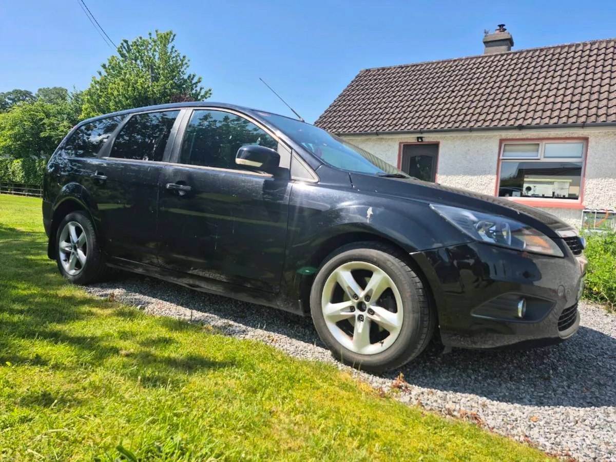 2009 Ford Focus - Image 2