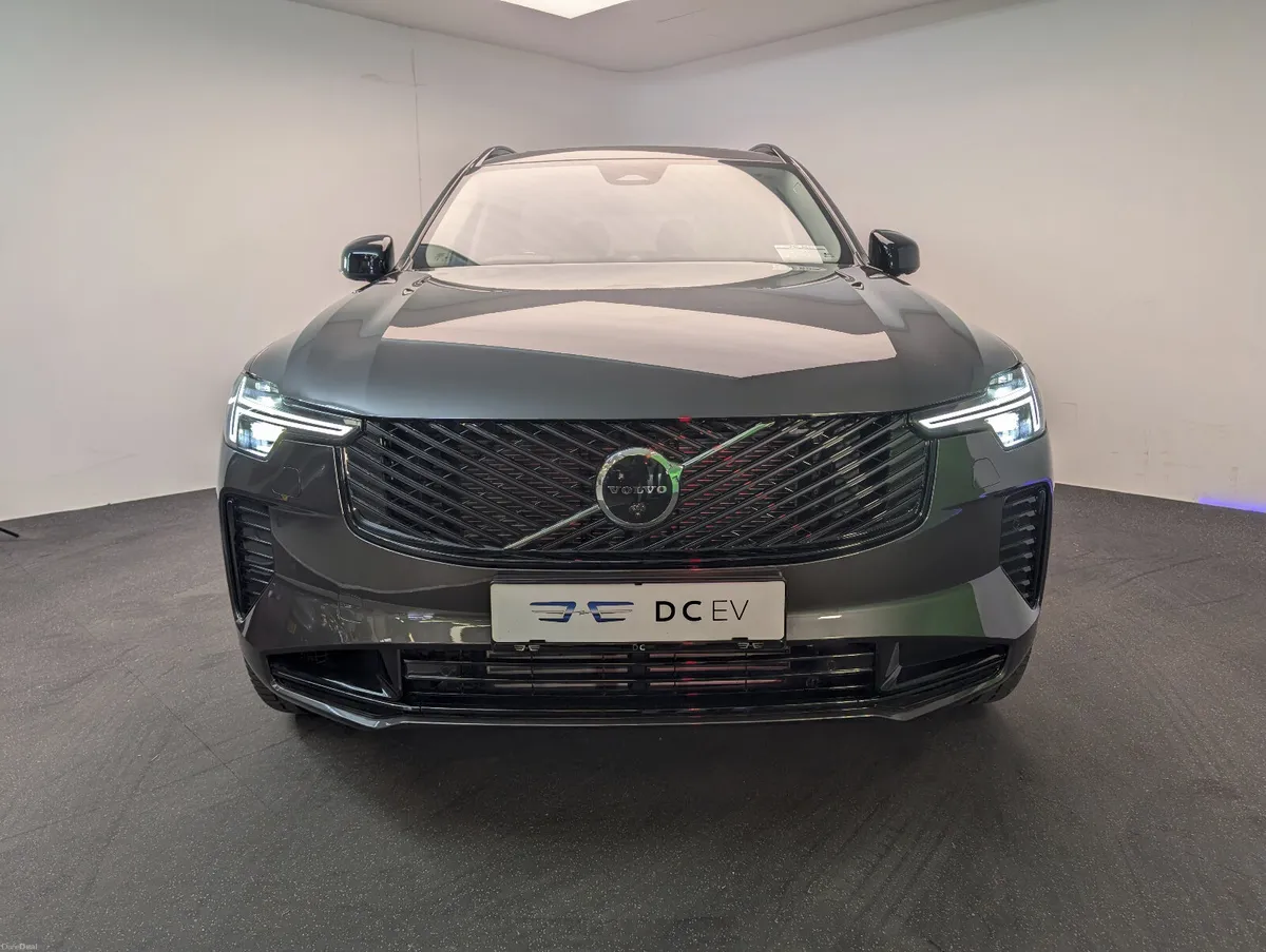 Volvo XC90 PHEV Ultra Dark **PANO ROOF** - Image 6
