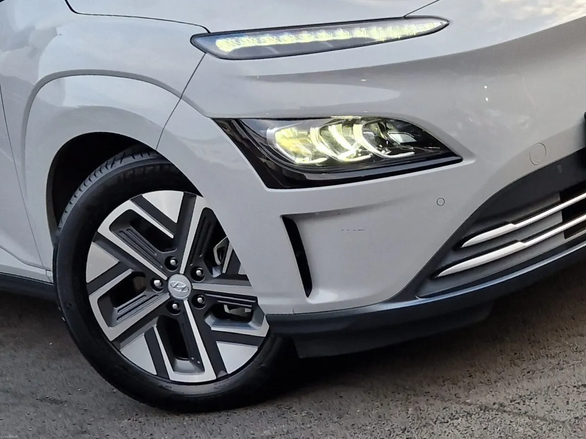 2023 Hyundai Kona Premium 64kwh, 17” Alloys - Image 4