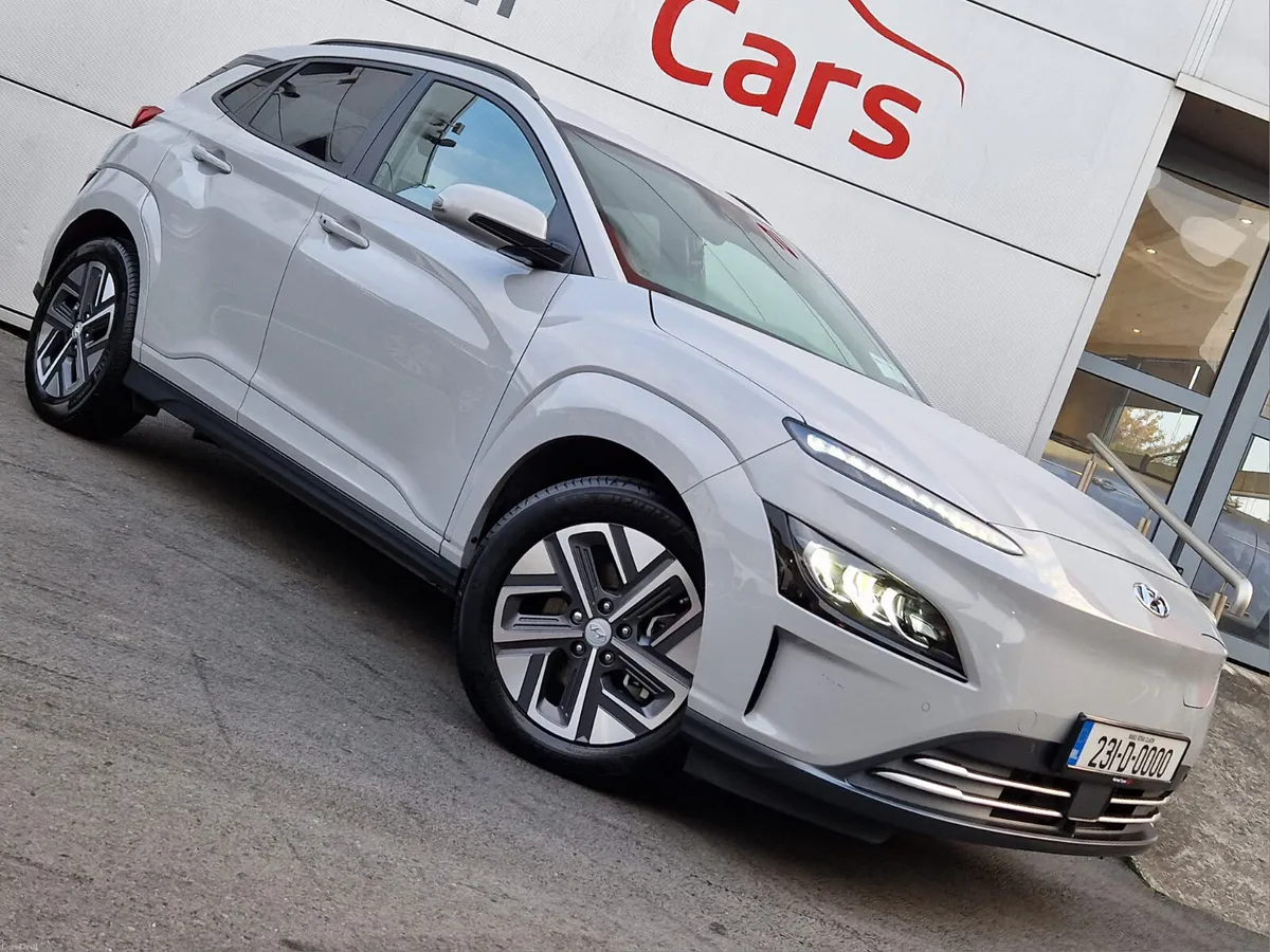 2023 Hyundai Kona Premium 64kwh, 17” Alloys - Image 2