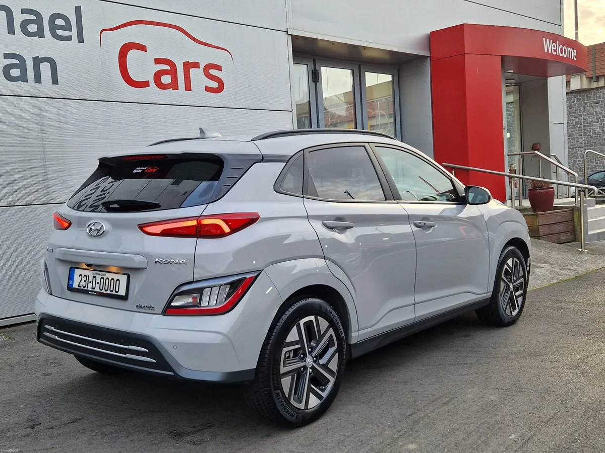 2023 Hyundai Kona Premium 64kwh, 17” Alloys - Image 5