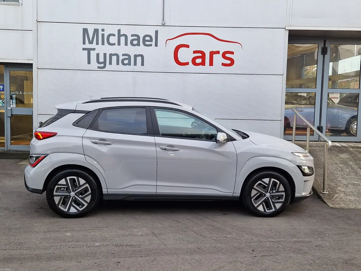 2023 Hyundai Kona Premium 64kwh, 17” Alloys - Image 6