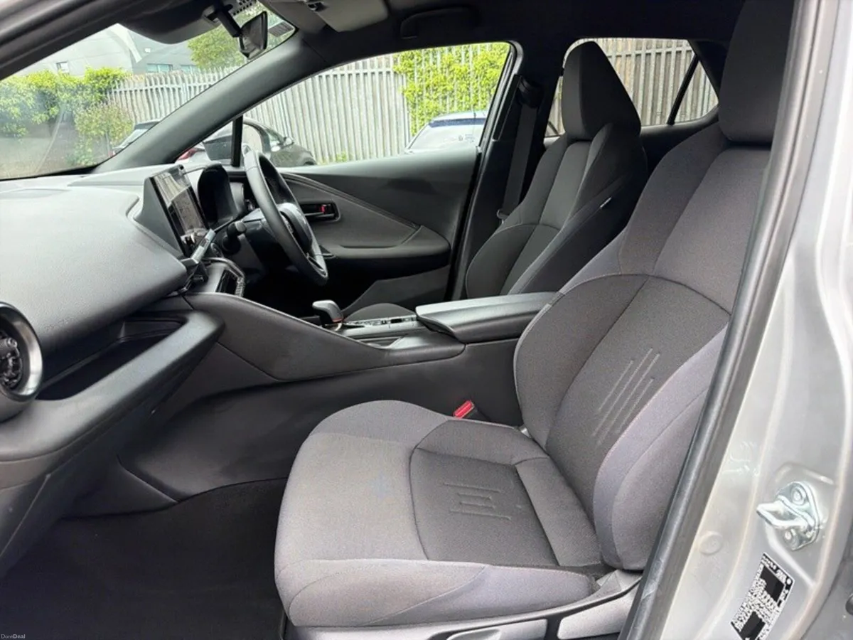 Toyota C-HR HYBRID SPORT // SIDE STEPS // APPLE CA - Image 6