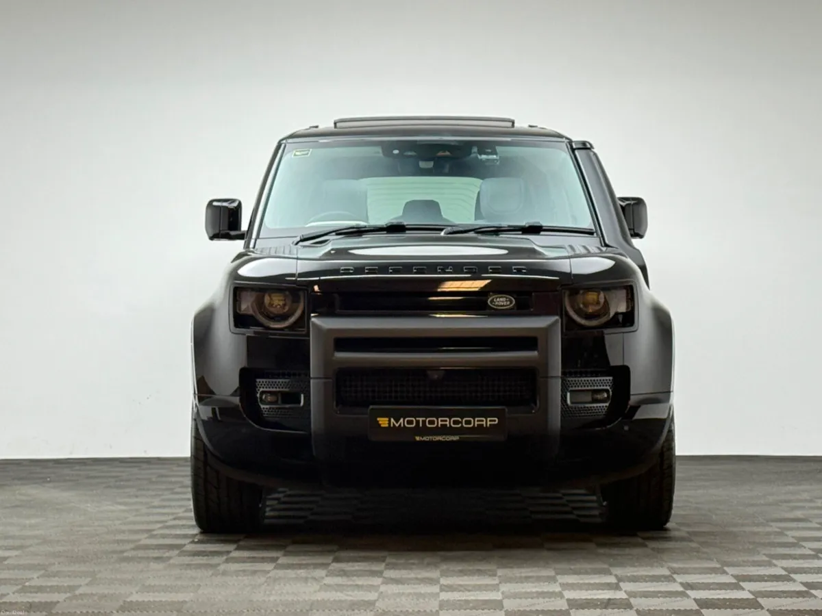 Land Rover Defender HSE X-DYNAMIC *PAN ROOF* - Image 2