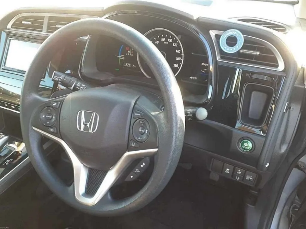 Honda Shuttle 1.5 HYBRID - HONDA SENSING - Image 3