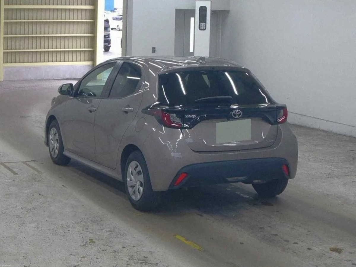 Toyota Yaris 1.5 HYBRID AUTOMATIC - CRUISE CONTROL - Image 2