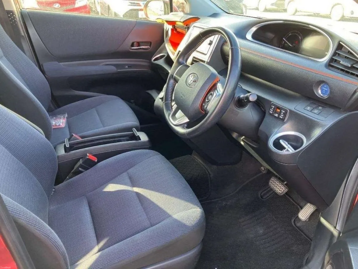 Toyota Sienta 1.5 HYBRID - 7 SEATER - ALLOY WHEELS - Image 3