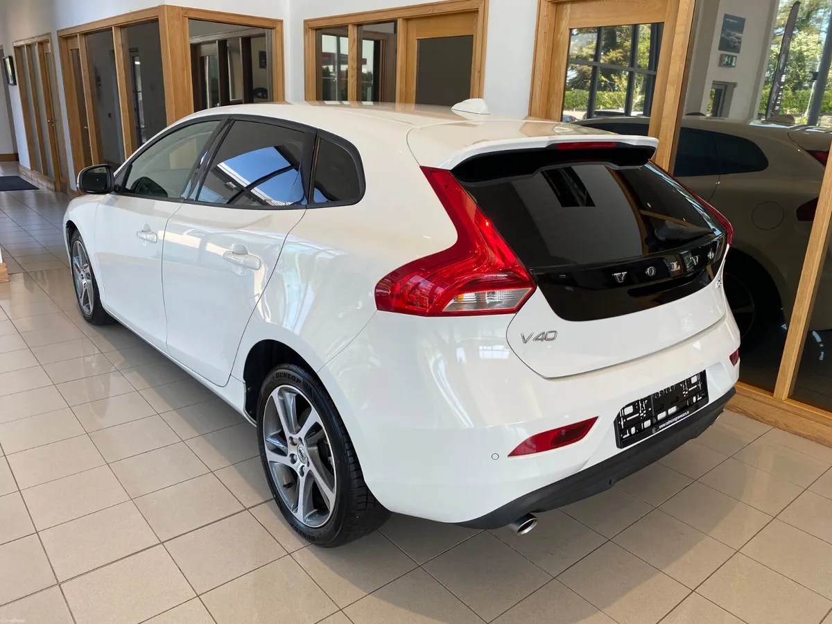 Volvo V40 2017 D4 (190hp) SE LUX - Image 4
