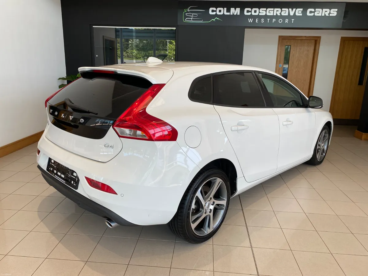 Volvo V40 2017 D4 (190hp) SE LUX - Image 3