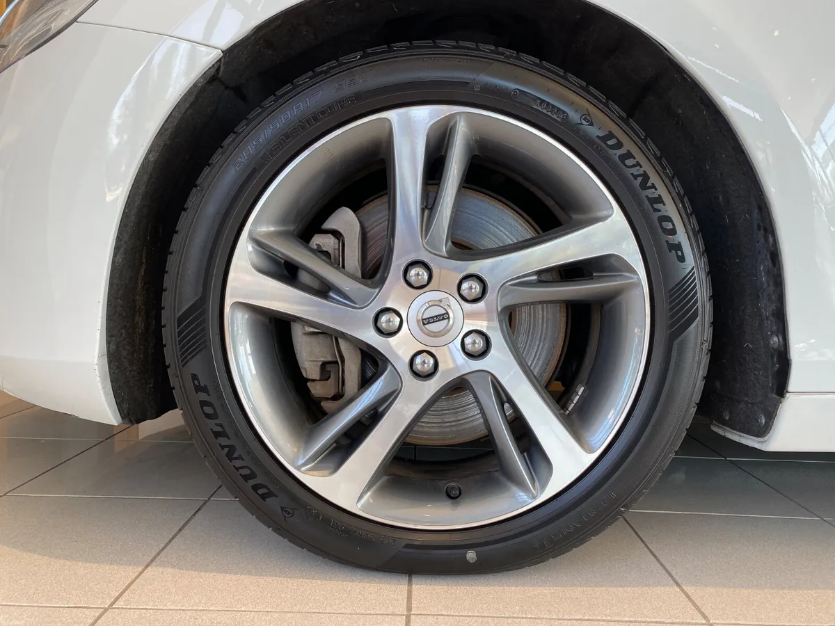 Volvo V40 2017 D4 (190hp) SE LUX - Image 5