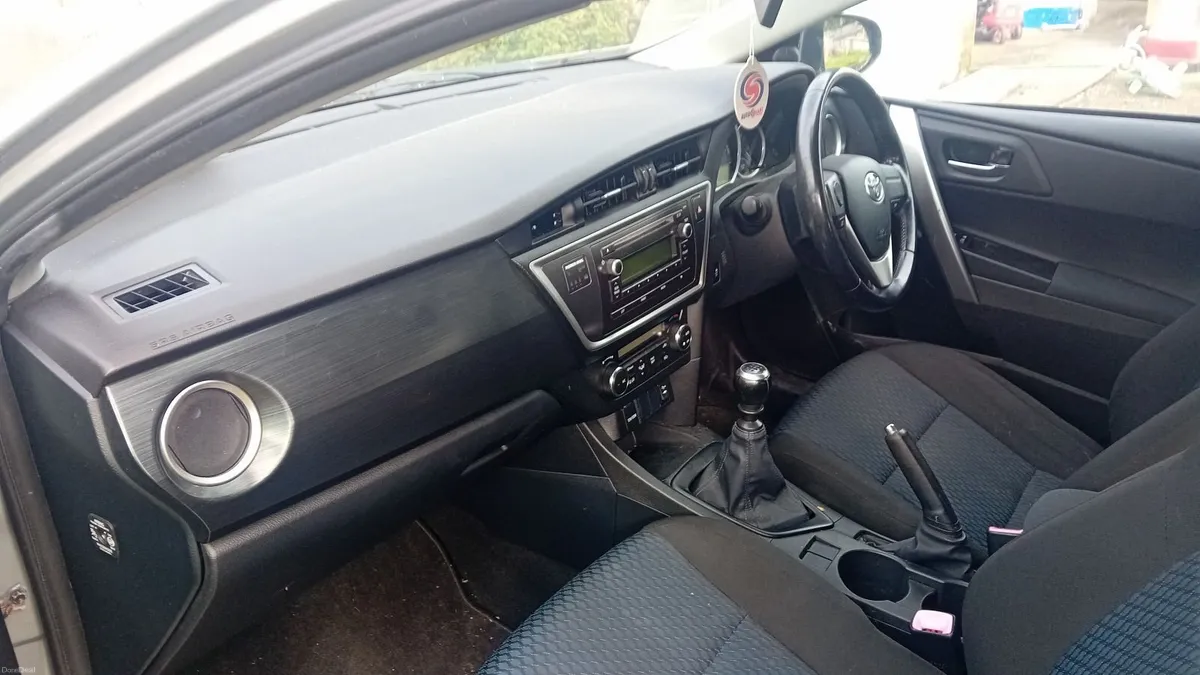 Toyota Auris 2015 - Image 3