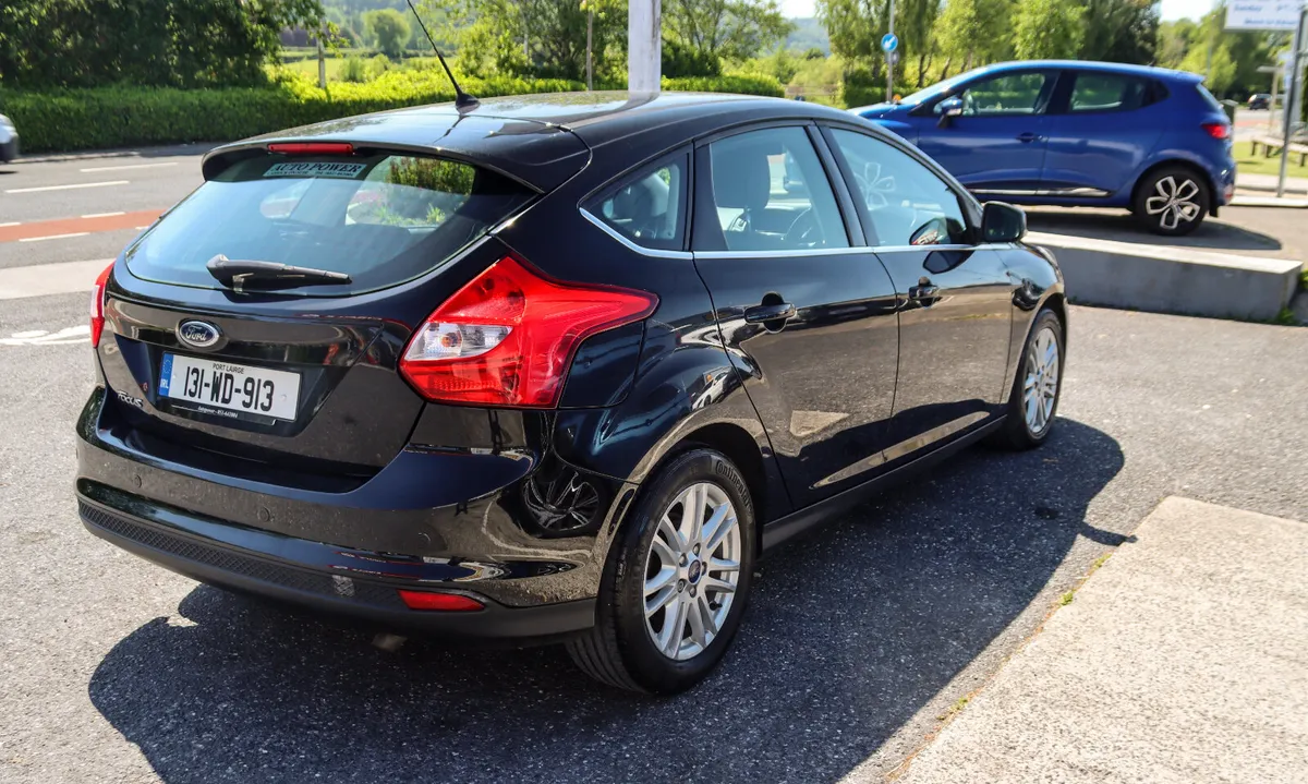 2013 Ford Focus 1.6 Titanium AUTOMATIC 5-dr - Image 3