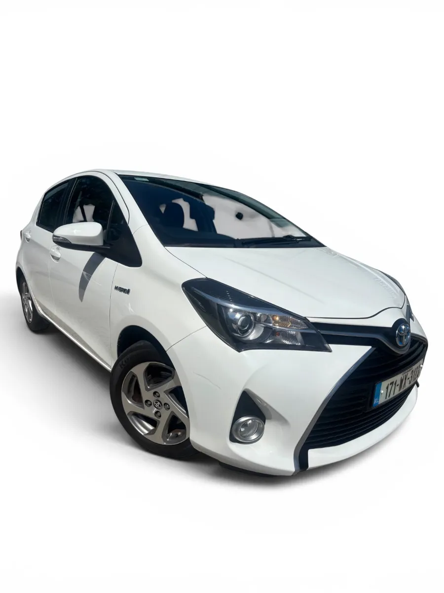 2017 TOYOTA YARIS HYBRID FTSH LOW KMS - Image 2