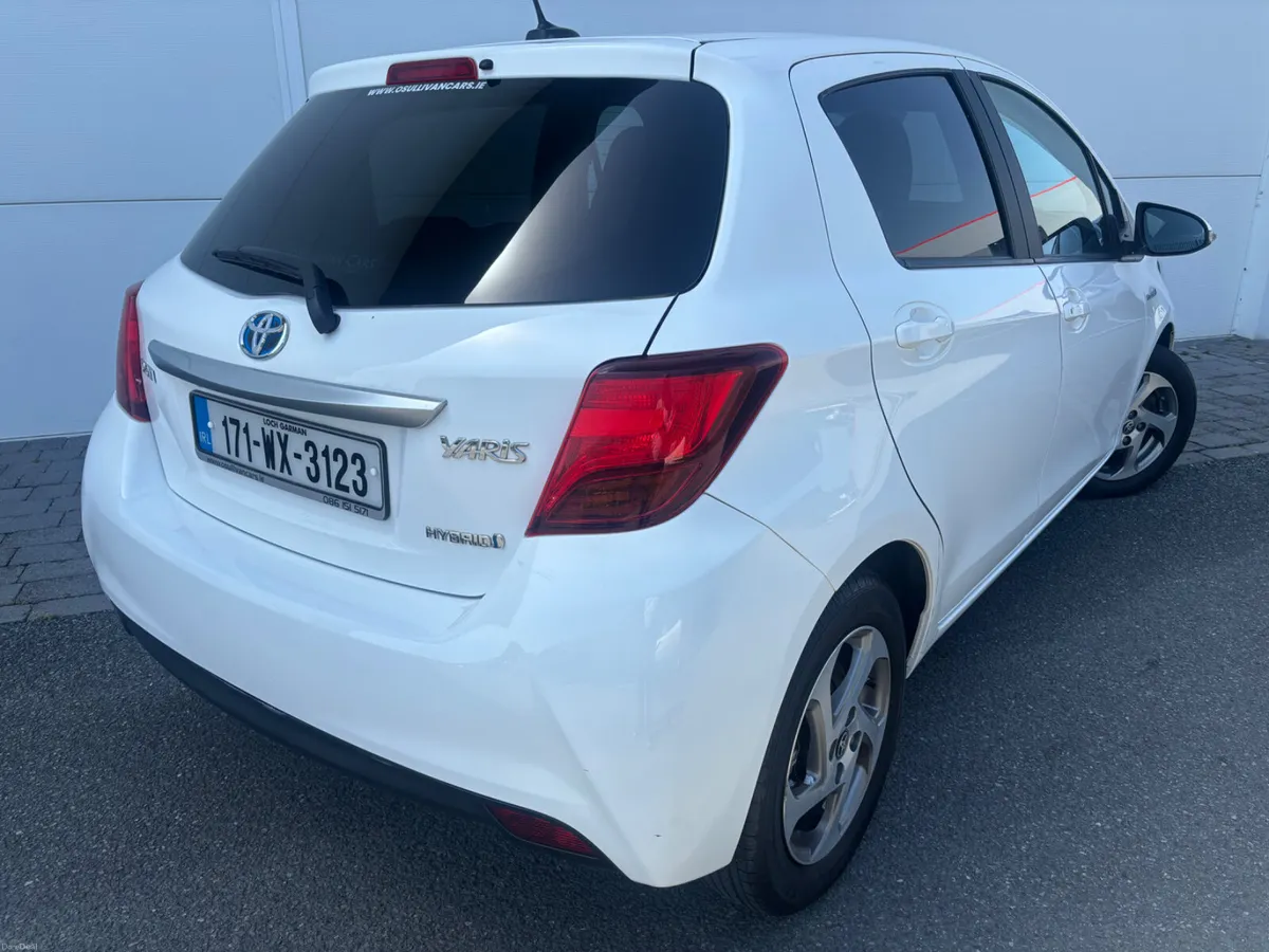 2017 TOYOTA YARIS HYBRID FTSH LOW KMS - Image 3