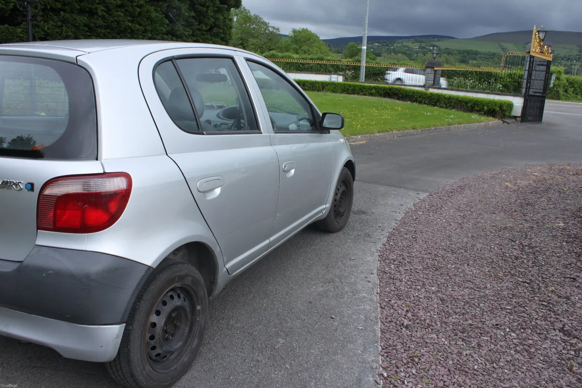 Toyota Yaris 1.0L, 2000 - Image 3