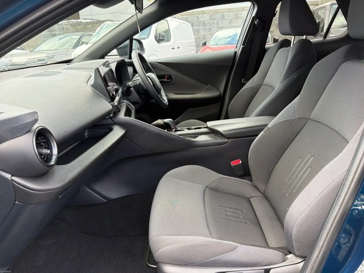 Toyota C-HR HYBRID SPORT WITH EXTRAS // HEATED SEA - Image 6