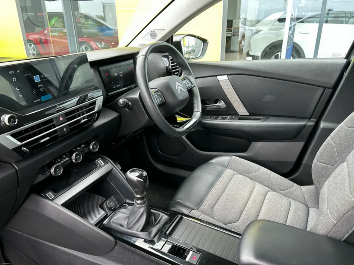 Citroen C4 FEEL PURETECH 100 MY22 4DR - Image 3