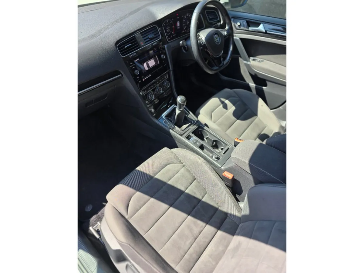 Volkswagen Golf HIGHLINE 1.6 TDI MANUAL - Image 2