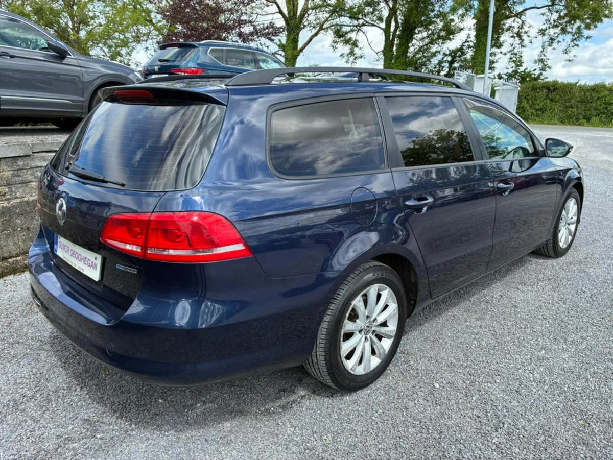 Volkswagen Passat BLUEMOTION 1.6 MANUAL 6 SPEED - Image 2