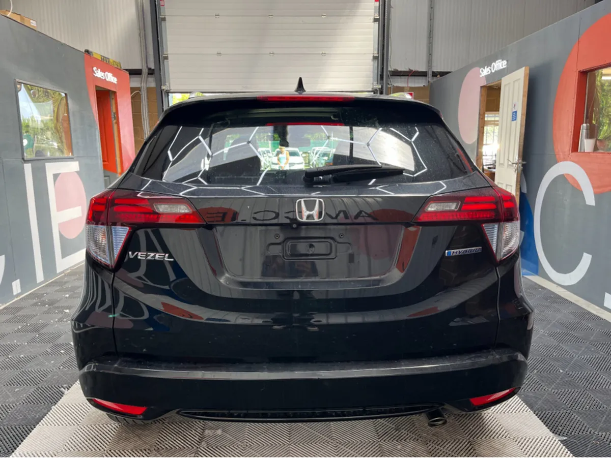 Honda Vezel 2016 HONDA VEZEL HYBRID Z 1.5 AUTOMATI - Image 3