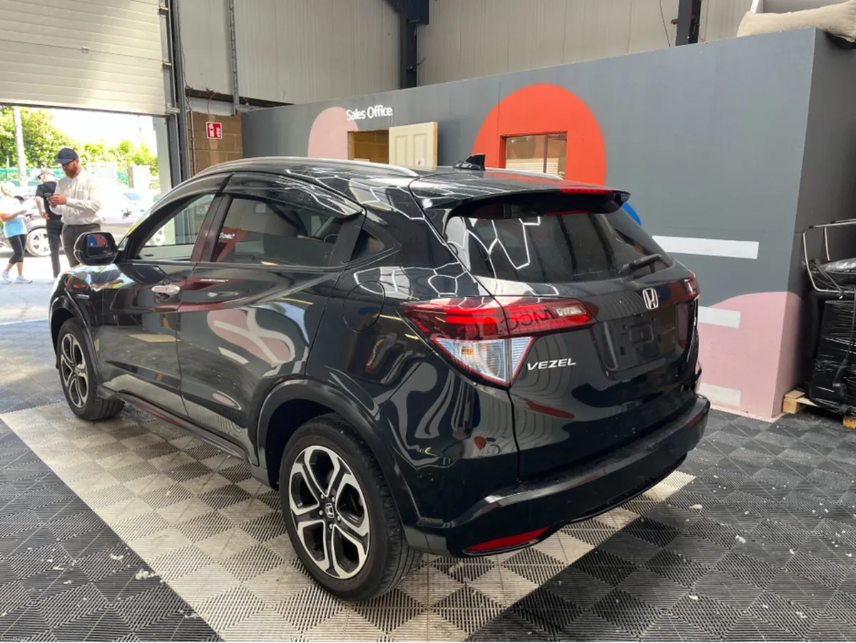 Honda Vezel 2016 HONDA VEZEL HYBRID Z 1.5 AUTOMATI - Image 4