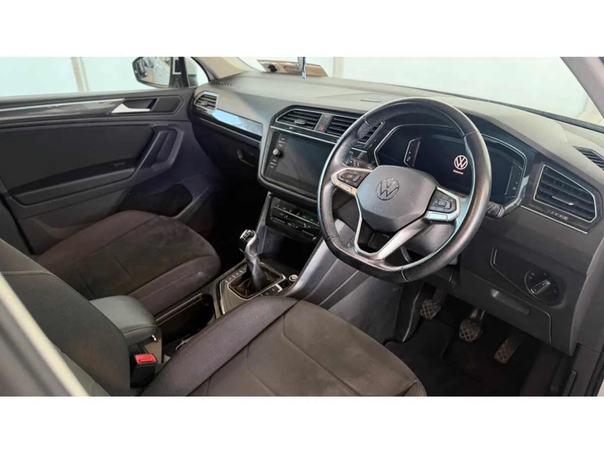 Volkswagen Tiguan ELEGANCE 2.0 TDI MANUAL 6SPEED F - Image 3