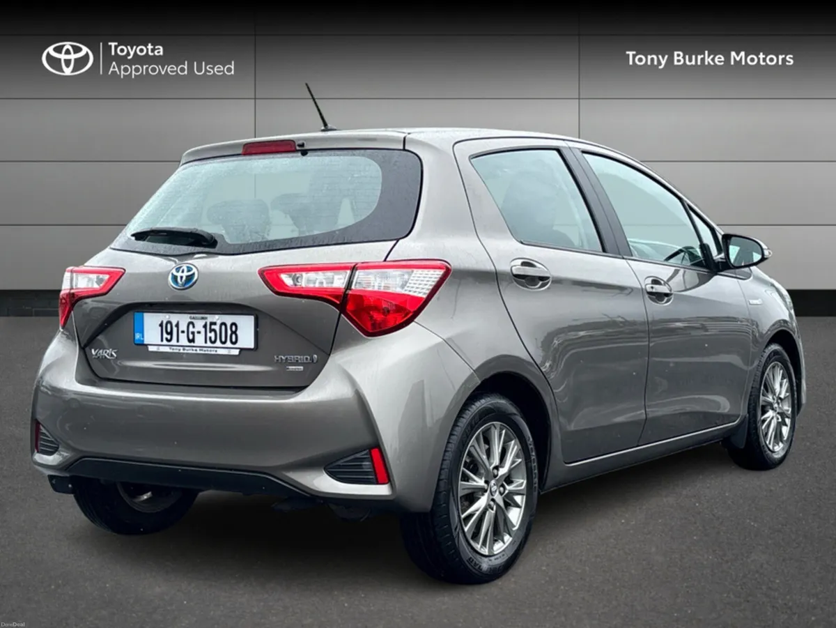 Toyota Yaris - Hybrid - Luna Edition - 1.5 - 5dr & - Image 2