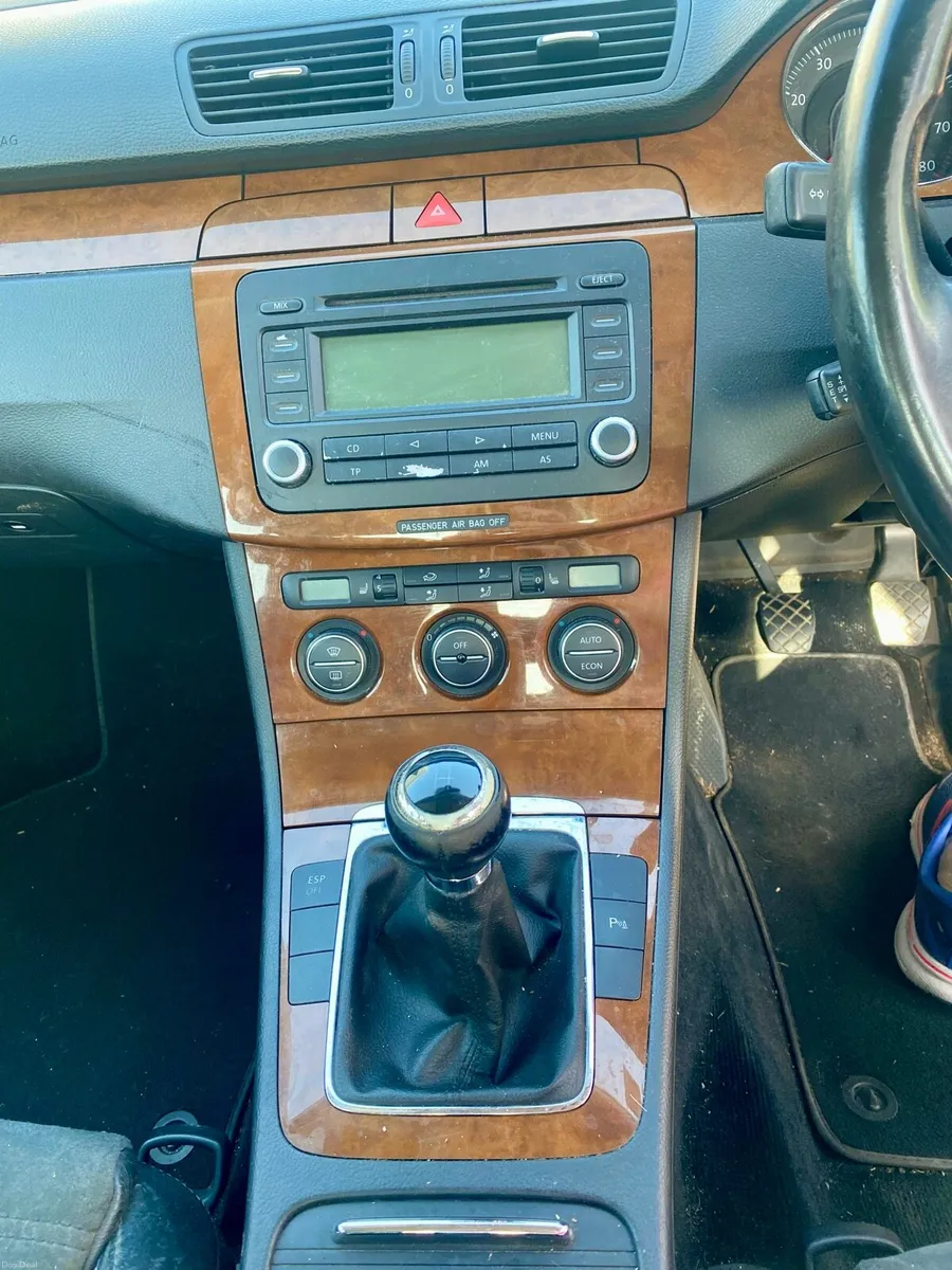 Volkswagen Passat - Image 5