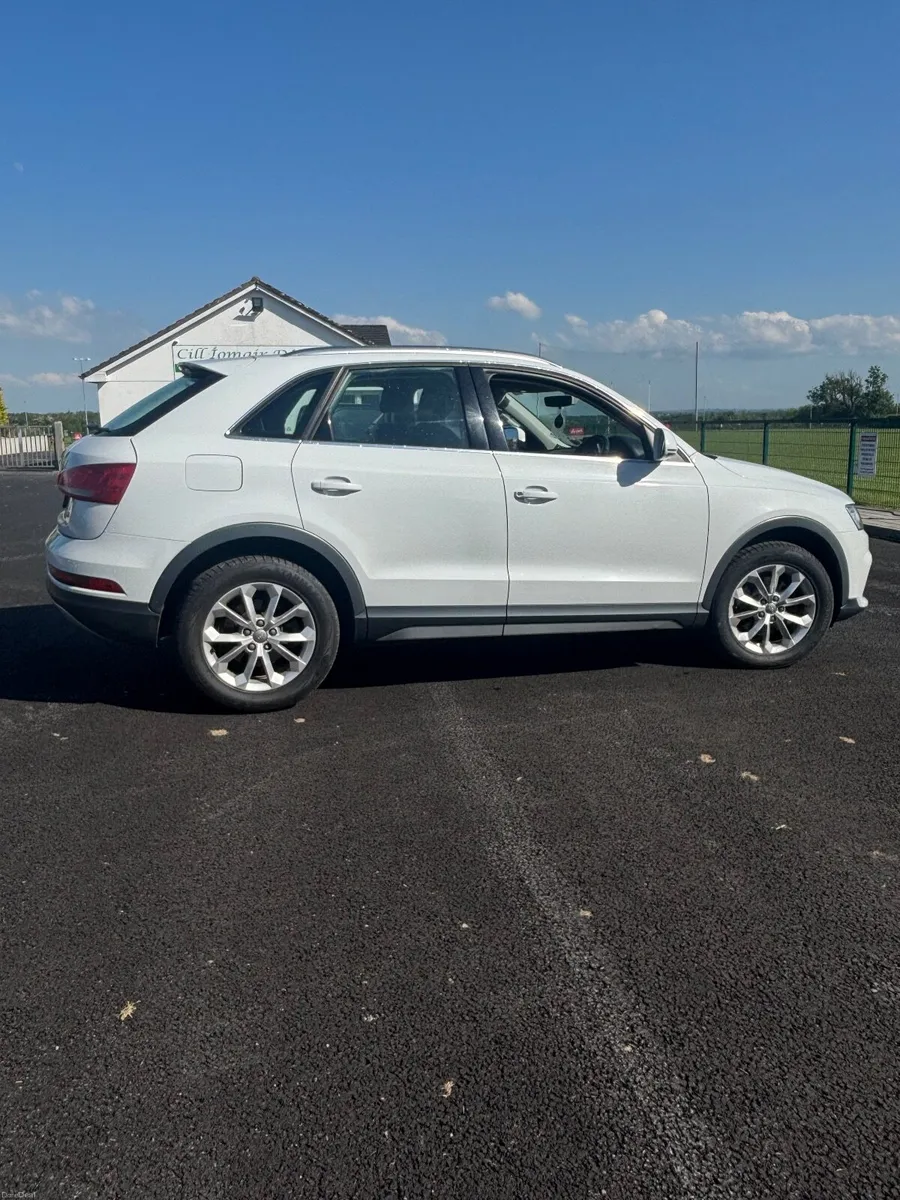 Audi Q3 2016 - Image 2