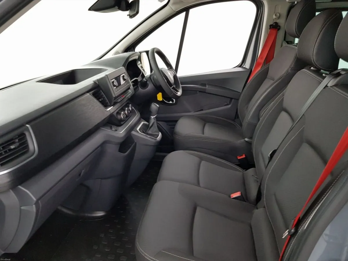 Renault Trafic TRAFIC 9 SEAT MINI BUS - AUTO - Image 4