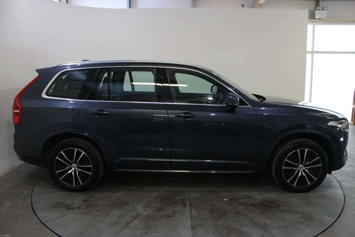 Volvo XC90 B5 (235hp) AWD Momentum Auto - Image 3