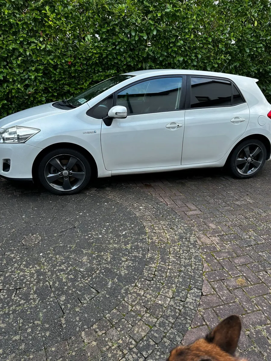 Toyota Auris 2011 - Image 2