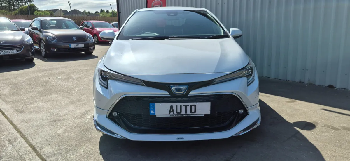 Toyota Corolla sport 1.8hybrid/petrol aero low km - Image 4
