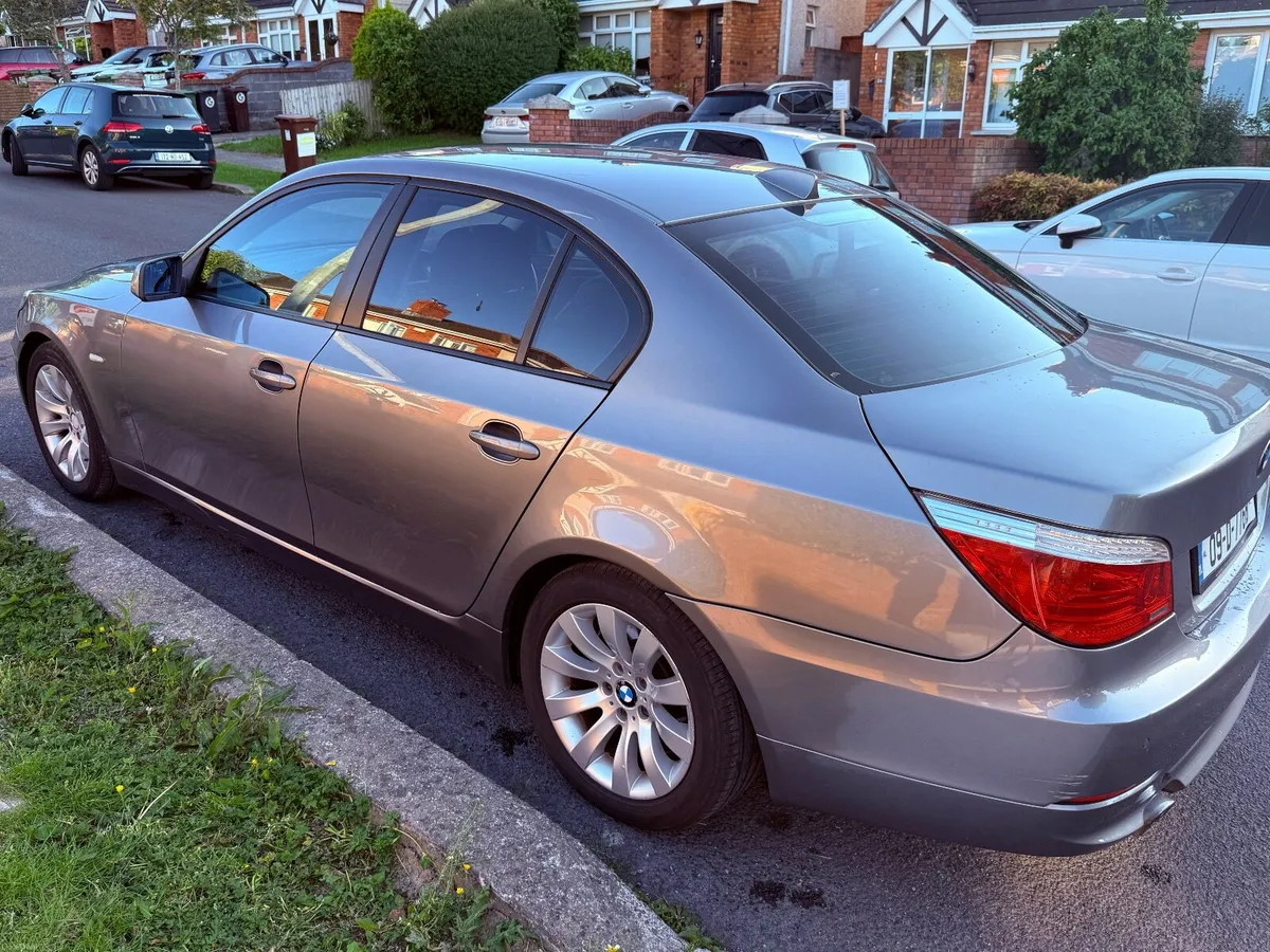 BMW 5-Series 2009 - Image 4