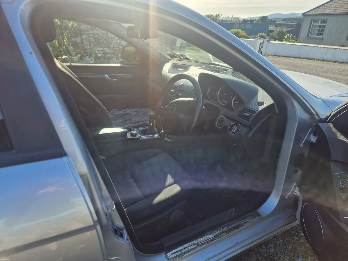 Mercedes-Benz C-Class 2008 - Image 2